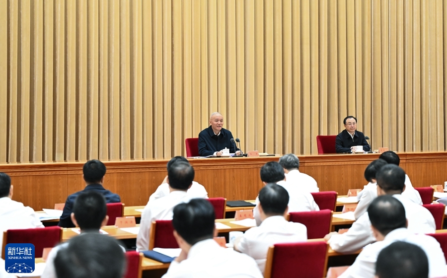 习近平对新时期办公厅工作作出沉要批示强调 提高政治站位强化政治担任提升政治能力落实政治责任 建设让党安心让人民中意的圭表机关