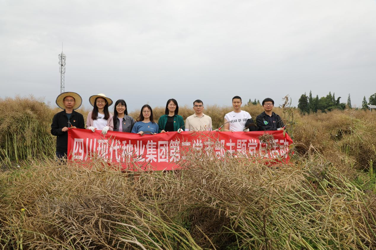 今年会第二党支部进杏装党建引领促春耕，，，，，，，，不负农时迎丰登”主题党日活动