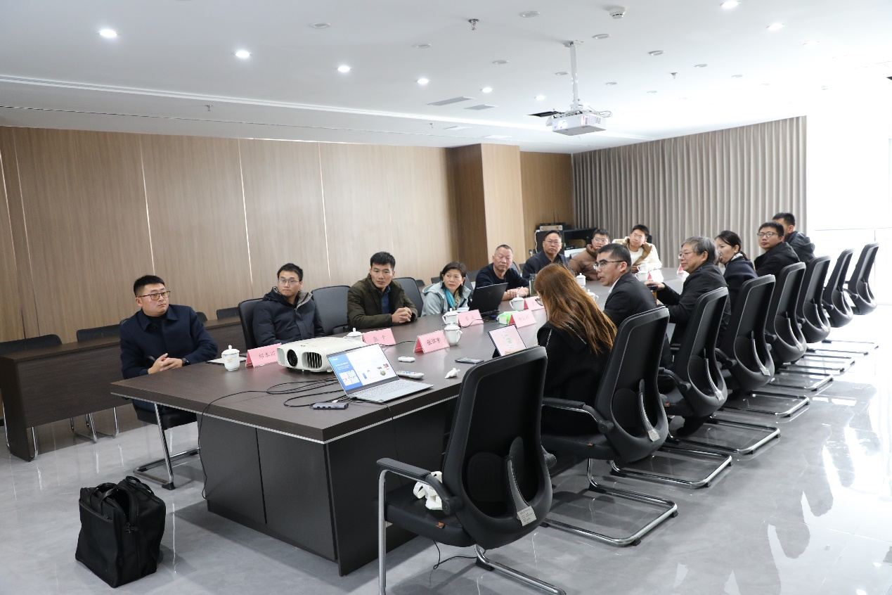 科创中心结合省农科院作物所进杏装企科携手聚合力 油菜振兴展担任”主题工会活动2.png