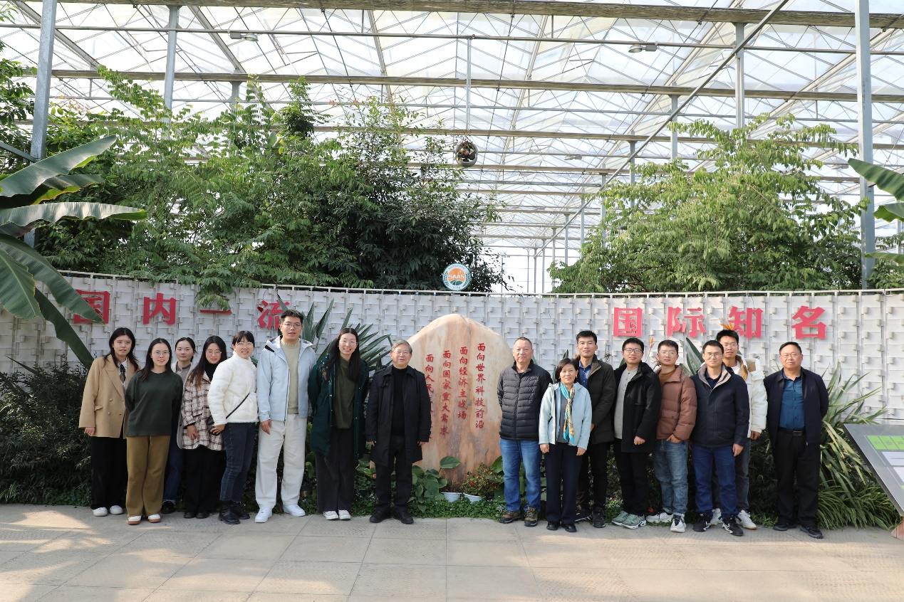 科创中心结合省农科院作物所进杏装企科携手聚合力 油菜振兴展担任”主题工会活动3.png