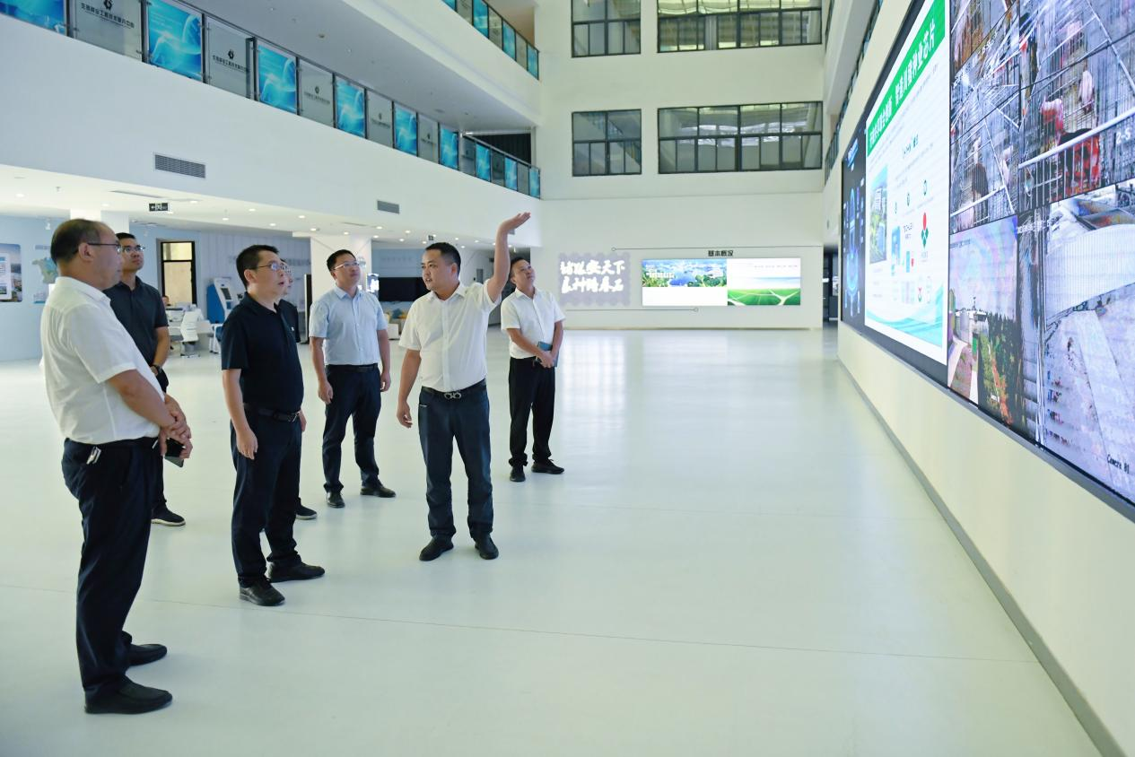 吴明禹调研川繁猪公司 1200头共享种公猪站运行情况.png