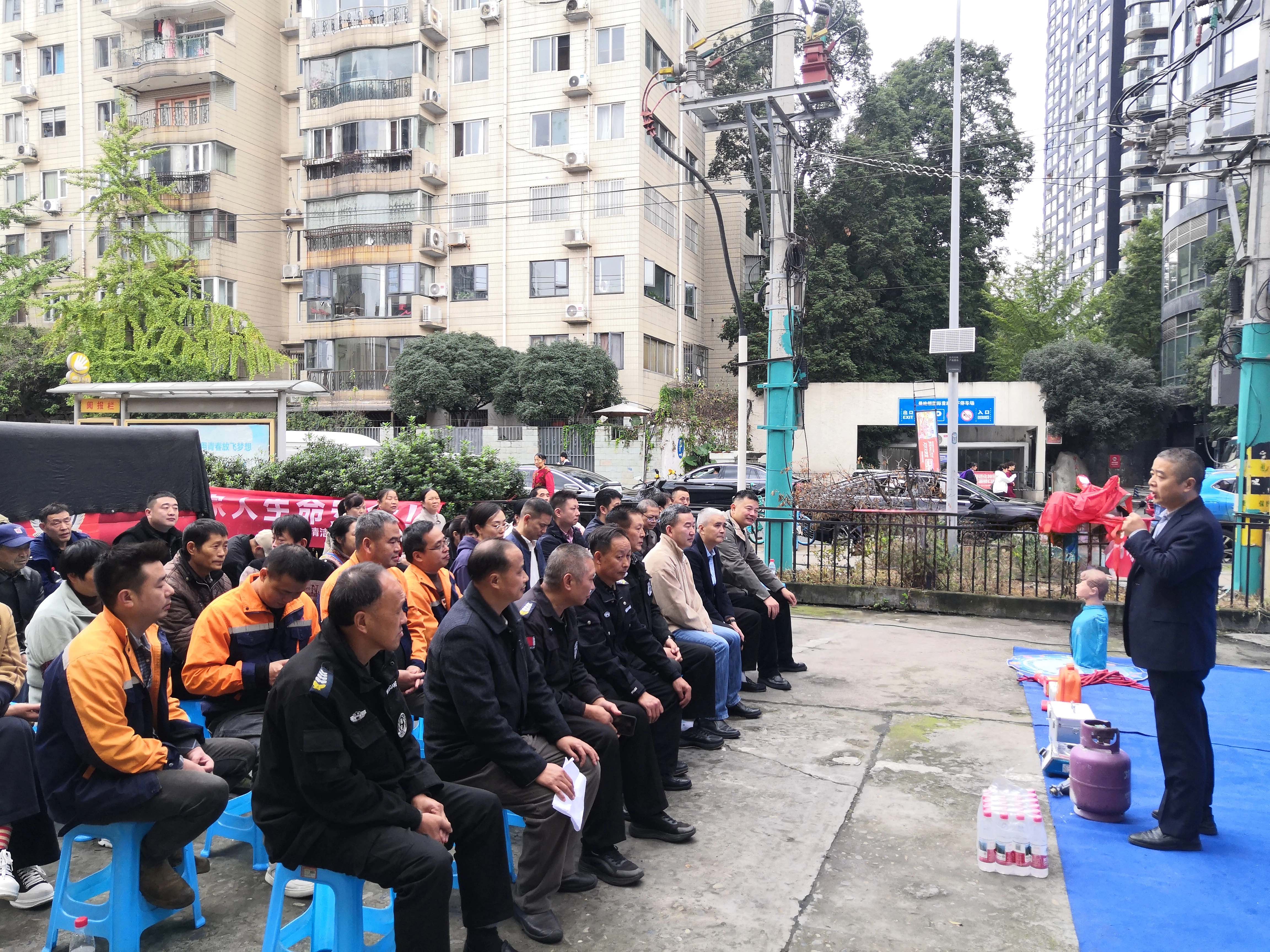 成都片区组织发展消防培训演练活动